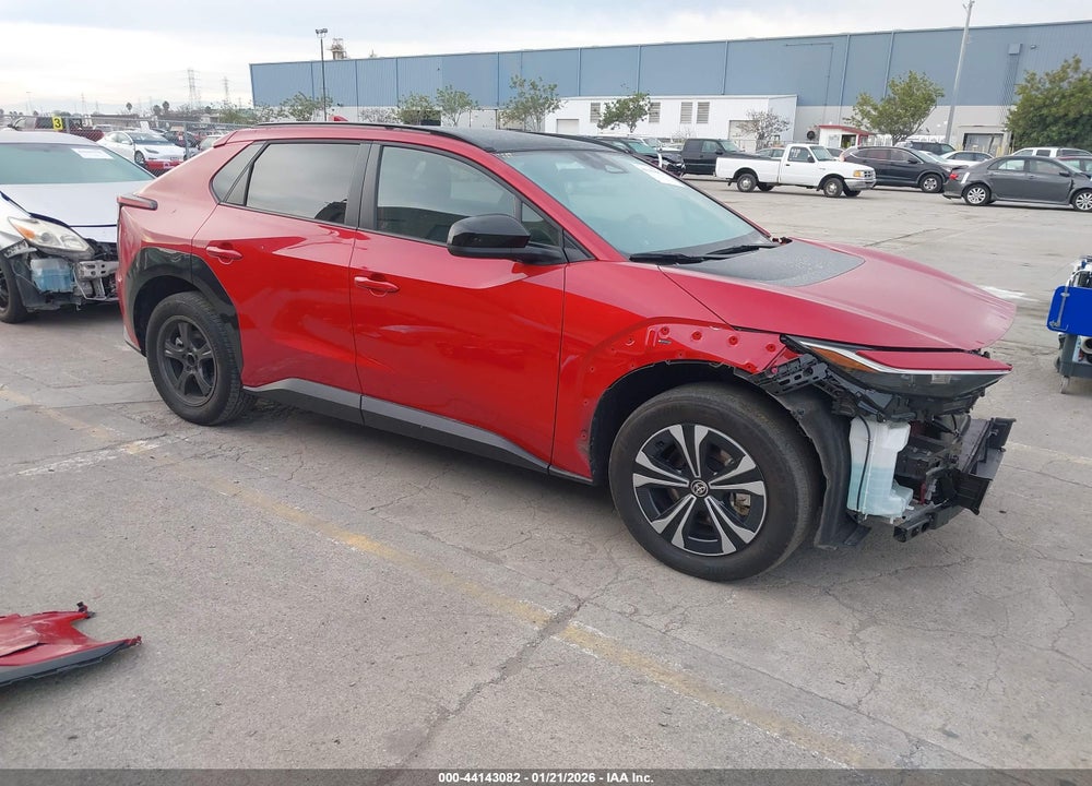 2024 TOYOTA BZ4X XLE VIN: JTMAAAAA8RA037190