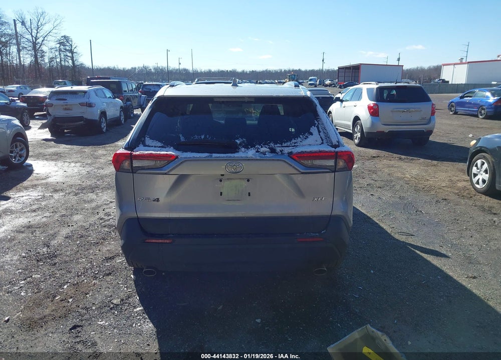 2022 TOYOTA RAV4 XLE VIN: 2T3W1RFV7NC210159