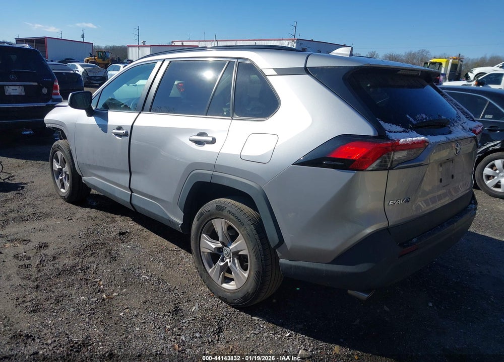 2022 TOYOTA RAV4 XLE VIN: 2T3W1RFV7NC210159