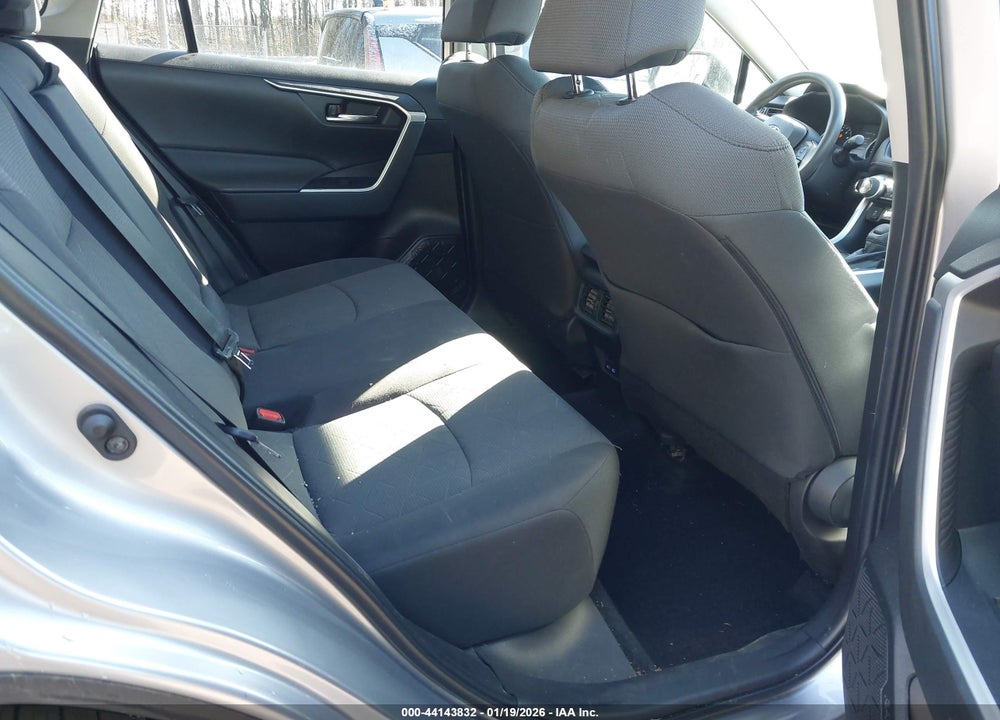 2022 TOYOTA RAV4 XLE VIN: 2T3W1RFV7NC210159