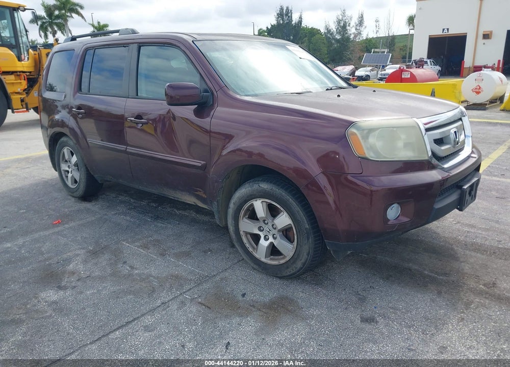 2011 HONDA PILOT EX-L VIN: 5FNYF4H53BB050355