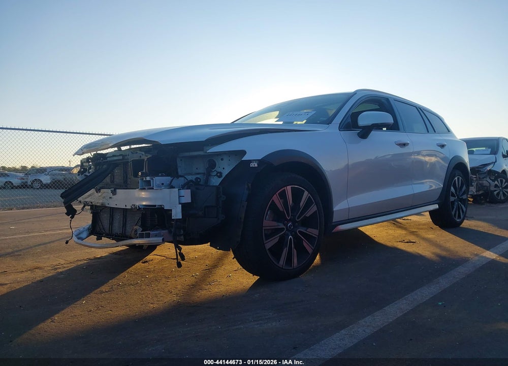 2023 VOLVO V60 CROSS COUNTRY B5 ULTIMATE VIN: YV4L12WB6P2107452