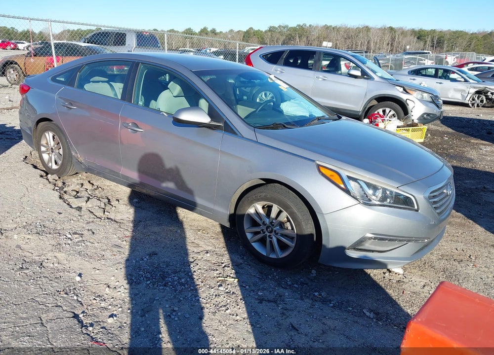 2015 HYUNDAI SONATA SE VIN: 5NPE24AF2FH209407