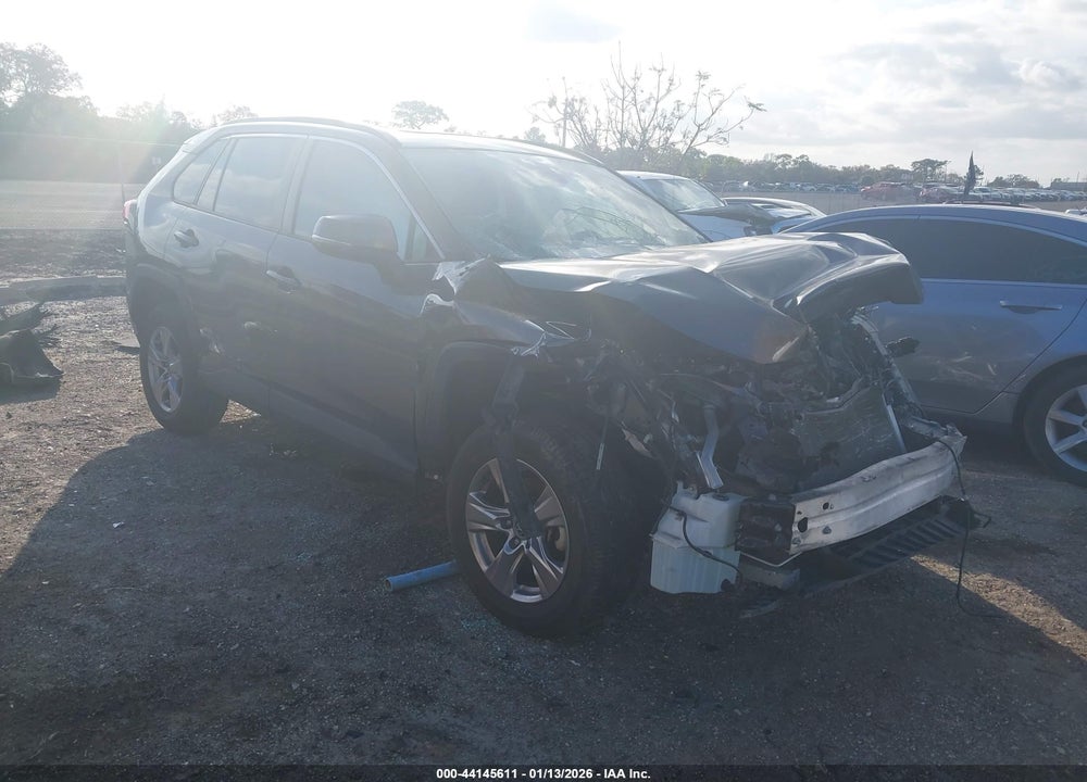 2022 TOYOTA RAV4 XLE VIN: 2T3W1RFV2NC210585