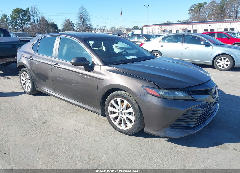 2018 TOYOTA CAMRY LE VIN: 4T1B11HKXJU613279