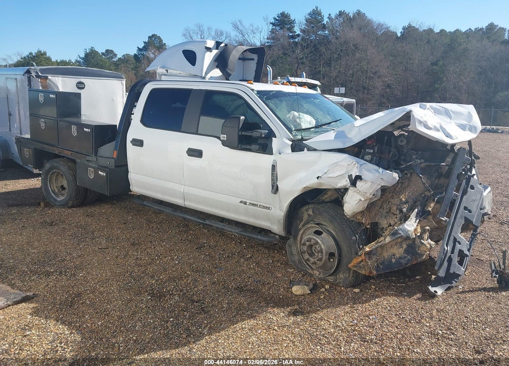 2019 FORD F-350 CHASSIS XL VIN: 1FD8W3HT0KEF52102
