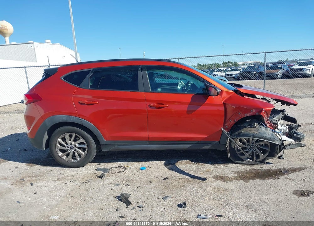 2016 HYUNDAI TUCSON SE VIN: KM8J33A47GU182843