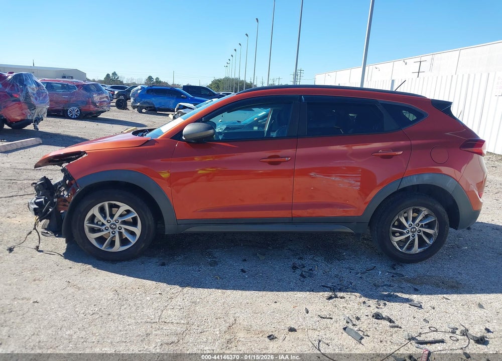 2016 HYUNDAI TUCSON SE VIN: KM8J33A47GU182843