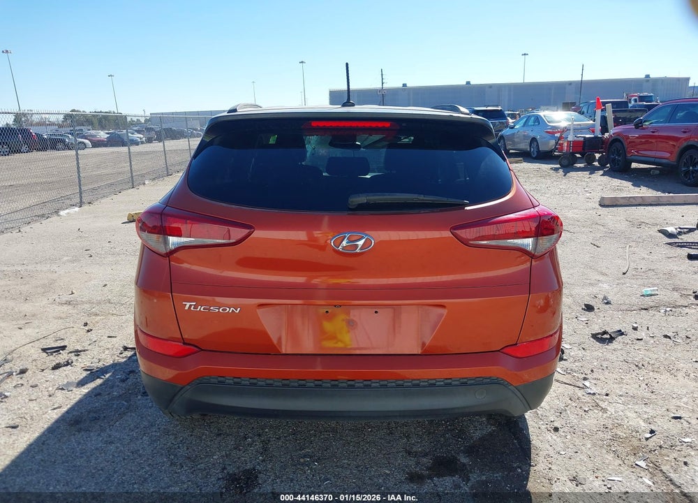 2016 HYUNDAI TUCSON SE VIN: KM8J33A47GU182843