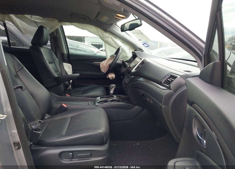 2017 HONDA RIDGELINE RTL-T VIN: 5FPYK2F67HB001106