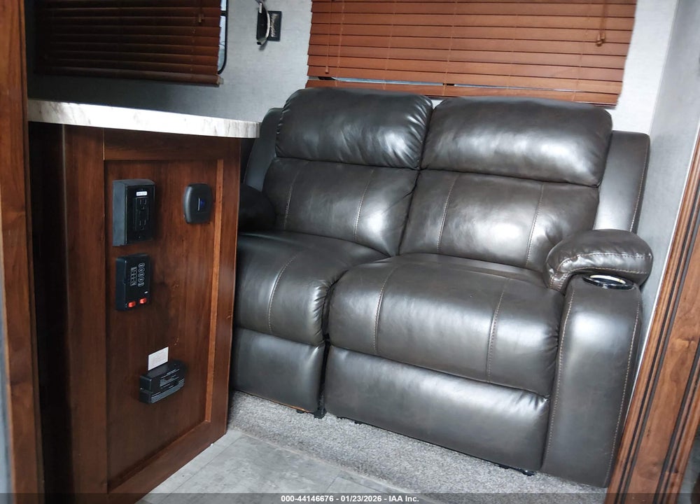 2019 FOREST RIVER VENGEANCE 377V TOY HAULER 5TH WHL TRAVEL TRAILER VIN: 5ZT3VG3F0K6502271