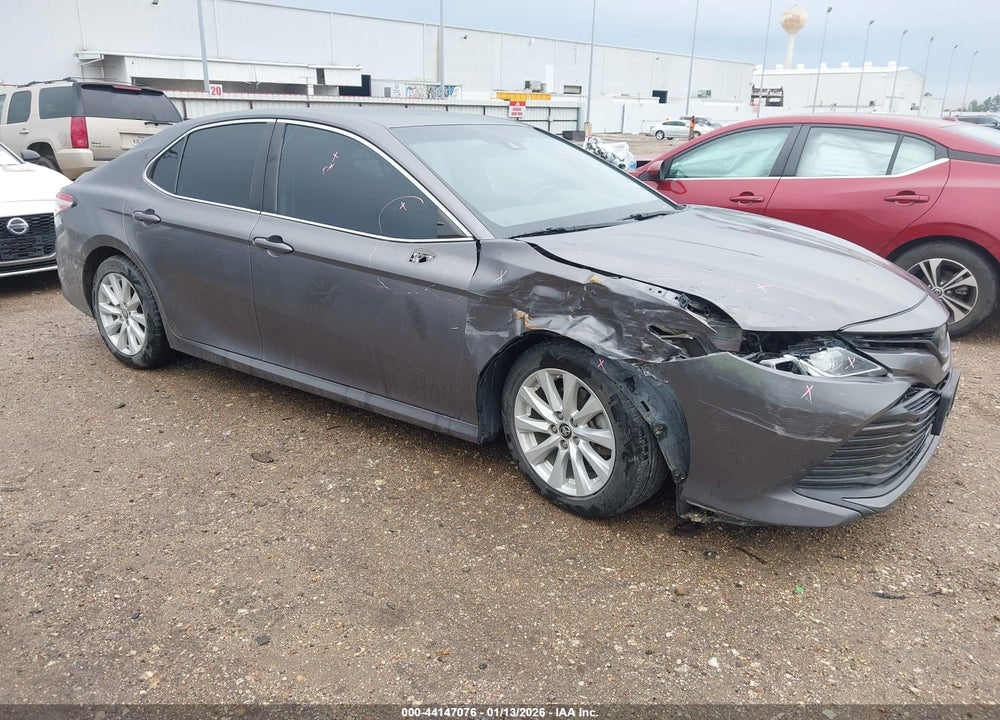 2018 TOYOTA CAMRY LE VIN: 4T1B11HK2JU153180