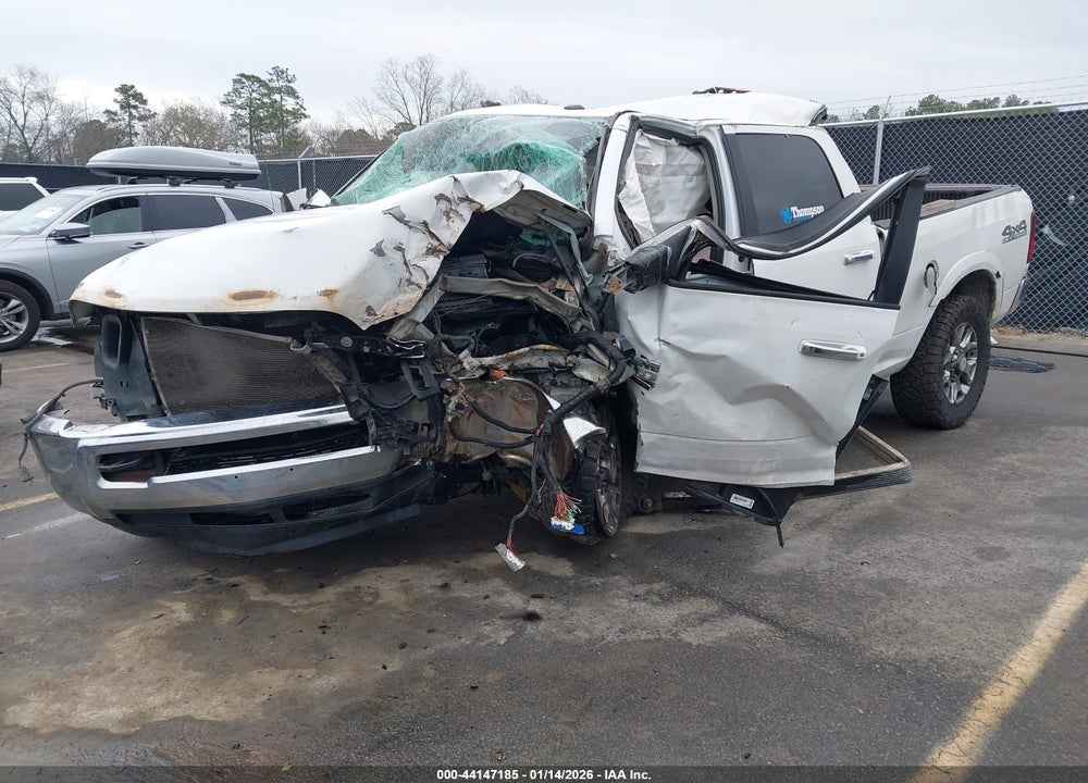 2017 RAM 2500 SLT  4X4 6'4 BOX VIN: 3C6UR5DL1HG587834