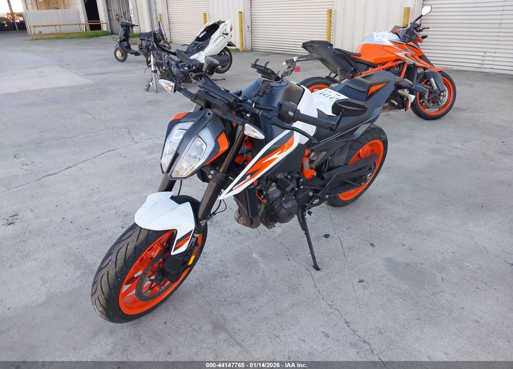 2021 KTM 890 DUKE R VIN: VBKTU9407MM808391