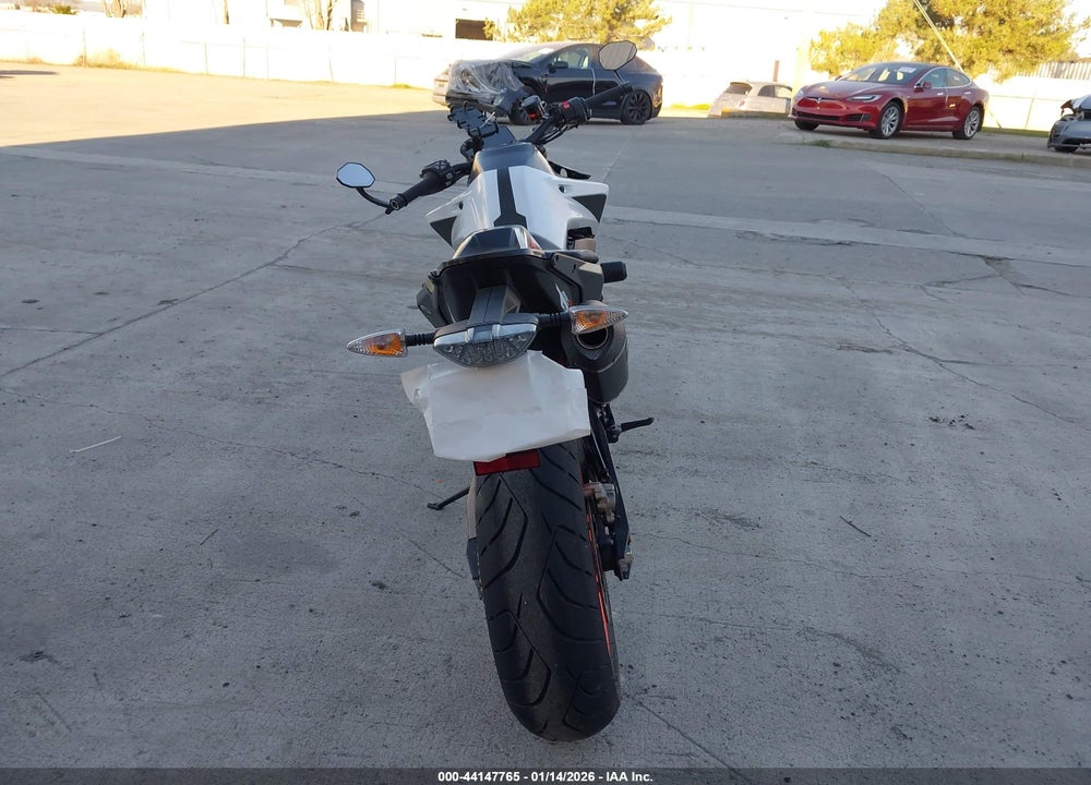 2021 KTM 890 DUKE R VIN: VBKTU9407MM808391