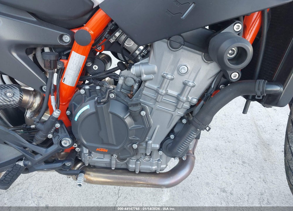 2021 KTM 890 DUKE R VIN: VBKTU9407MM808391