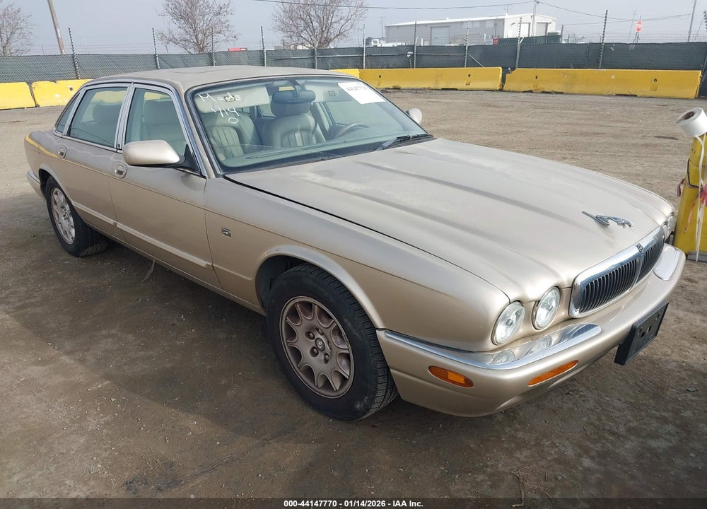 1999 JAGUAR XJ8 VIN: SAJHD1041XC875582