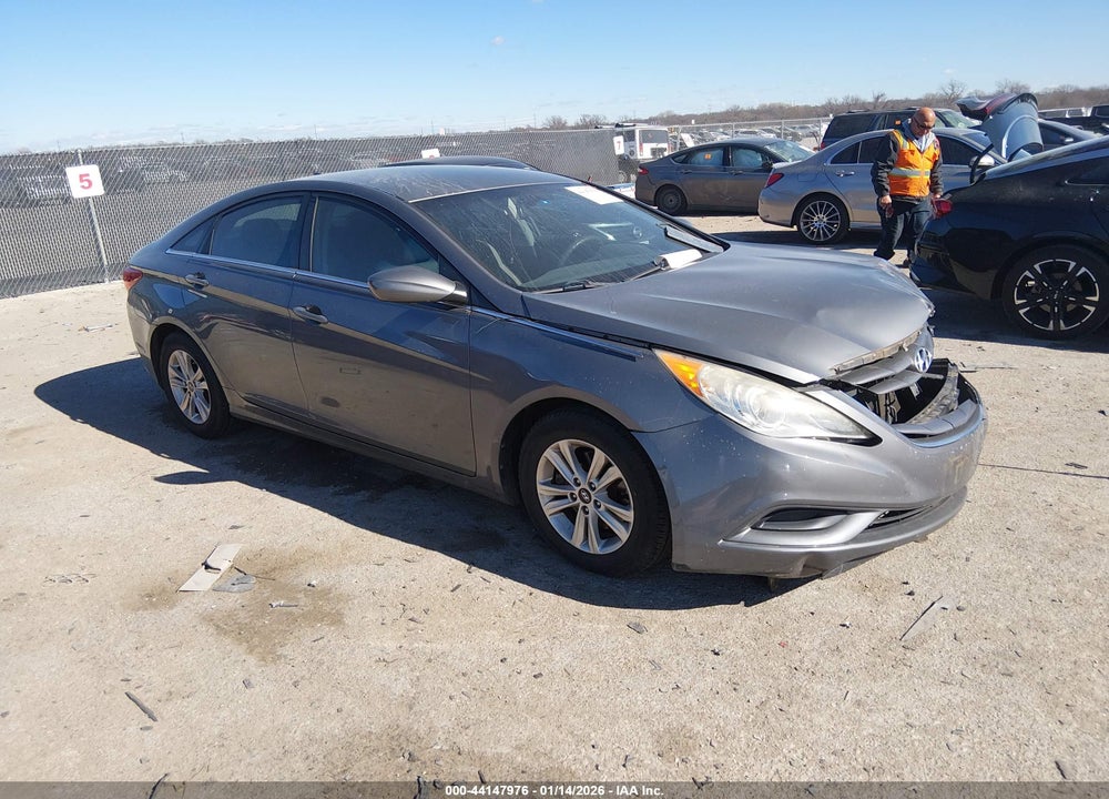 2013 HYUNDAI SONATA GLS VIN: 5NPEB4AC7DH675398