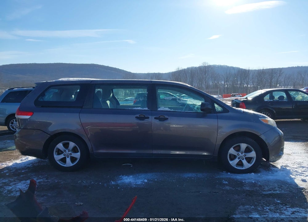 2011 TOYOTA SIENNA BASE V6 VIN: 5TDZK3DC4BS091815