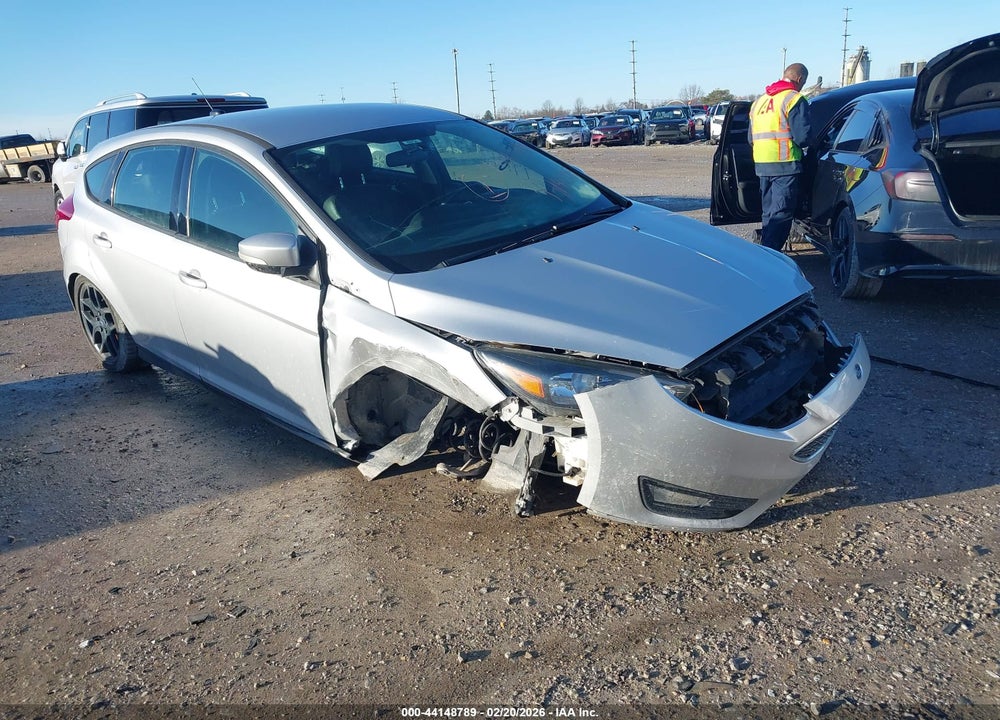 2016 FORD FOCUS SE VIN: 1FADP3K28GL211376
