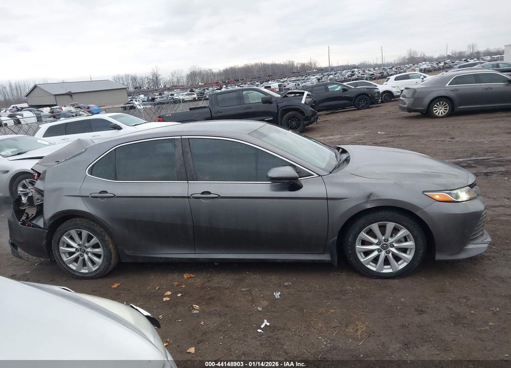 2018 TOYOTA CAMRY LE VIN: 4T1B11HK7JU651228