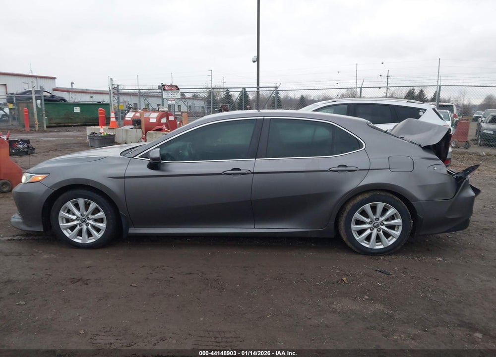 2018 TOYOTA CAMRY LE VIN: 4T1B11HK7JU651228
