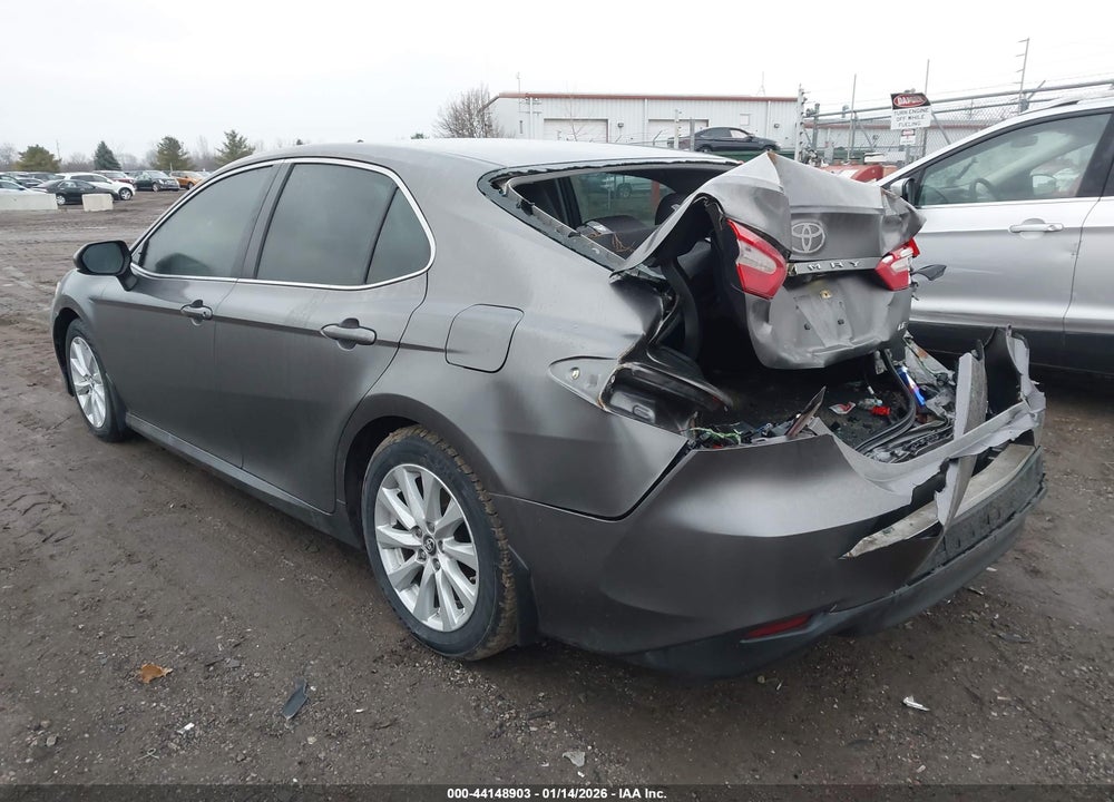 2018 TOYOTA CAMRY LE VIN: 4T1B11HK7JU651228
