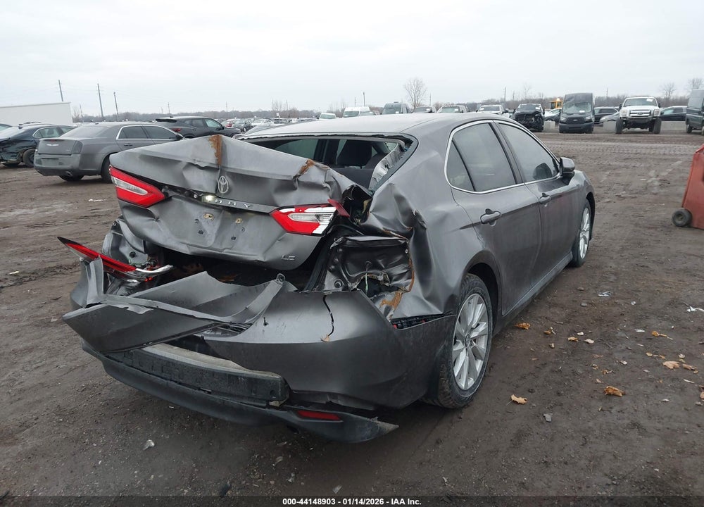 2018 TOYOTA CAMRY LE VIN: 4T1B11HK7JU651228