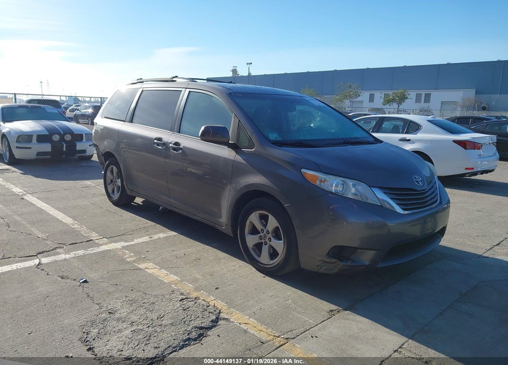 2017 TOYOTA SIENNA LE 8 PASSENGER VIN: 5TDKZ3DC7HS876450