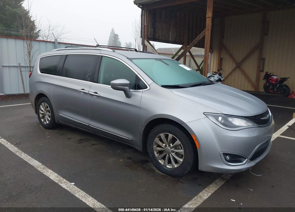 2018 CHRYSLER PACIFICA TOURING L VIN: 2C4RC1BG1JR113655