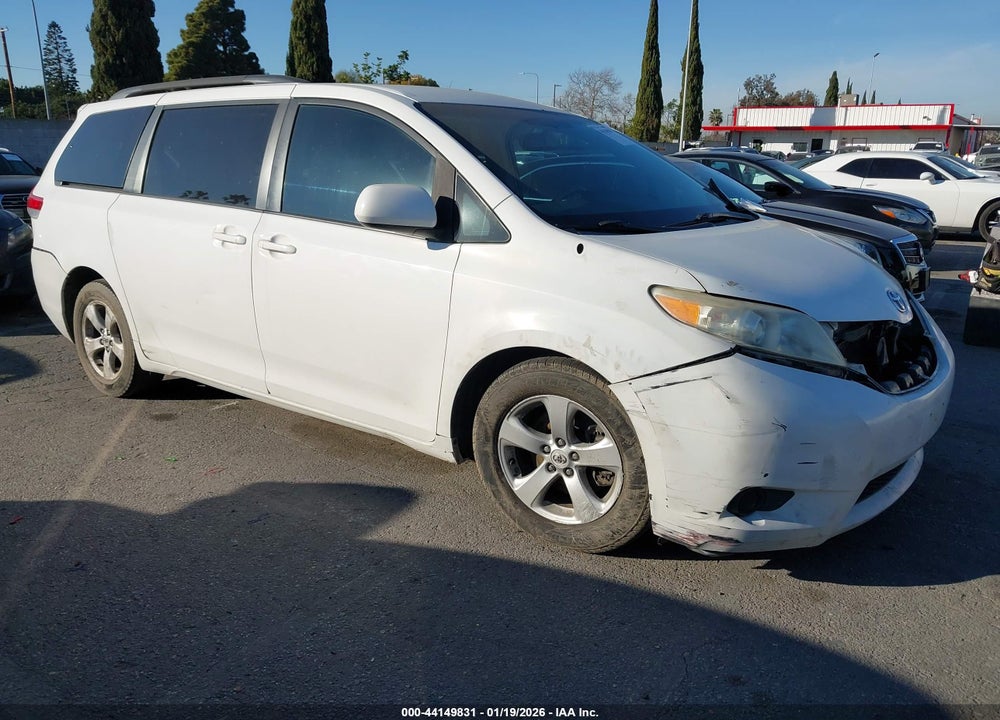 2011 TOYOTA SIENNA LE V6 VIN: 5TDKK3DC1BS042217
