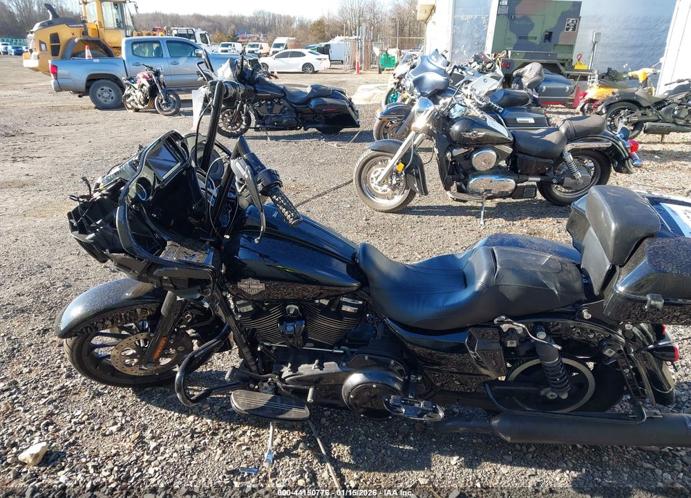 2018 HARLEY-DAVIDSON FLTRXS ROAD GLIDE SPECIAL VIN: 1HD1KTC17JB632311