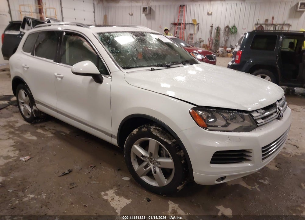 2014 VOLKSWAGEN TOUAREG TDI LUX VIN: WVGEP9BP4ED008002