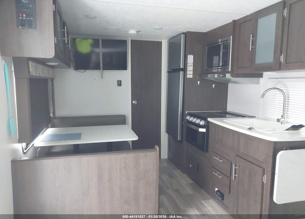2020 FOREST RIVER SALEM 241QBXL VIN: 4X4TSMZ22L7420691