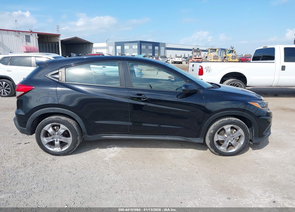 2022 HONDA HR-V AWD LX VIN: 3CZRU6H35NM741613