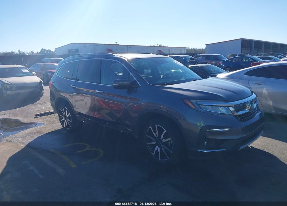 2020 HONDA PILOT AWD TOURING 8 PASSENGER VIN: 5FNYF6H91LB033022