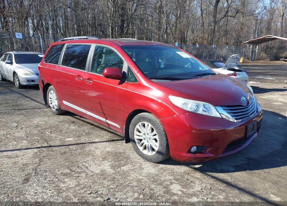 2015 TOYOTA SIENNA XLE 8 PASSENGER VIN: 5TDYK3DC4FS543473