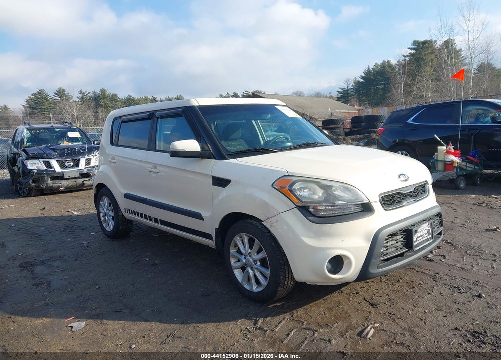 2013 KIA SOUL + VIN: KNDJT2A64D7775912