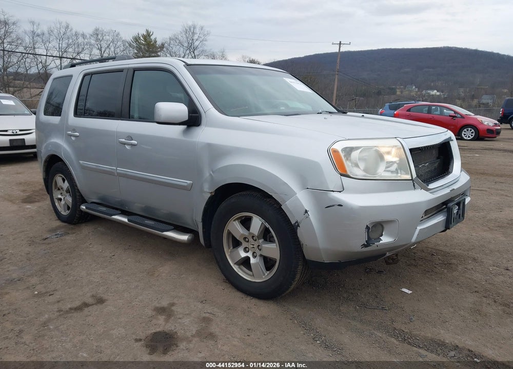 2011 HONDA PILOT EX-L VIN: 5FNYF4H68BB016145
