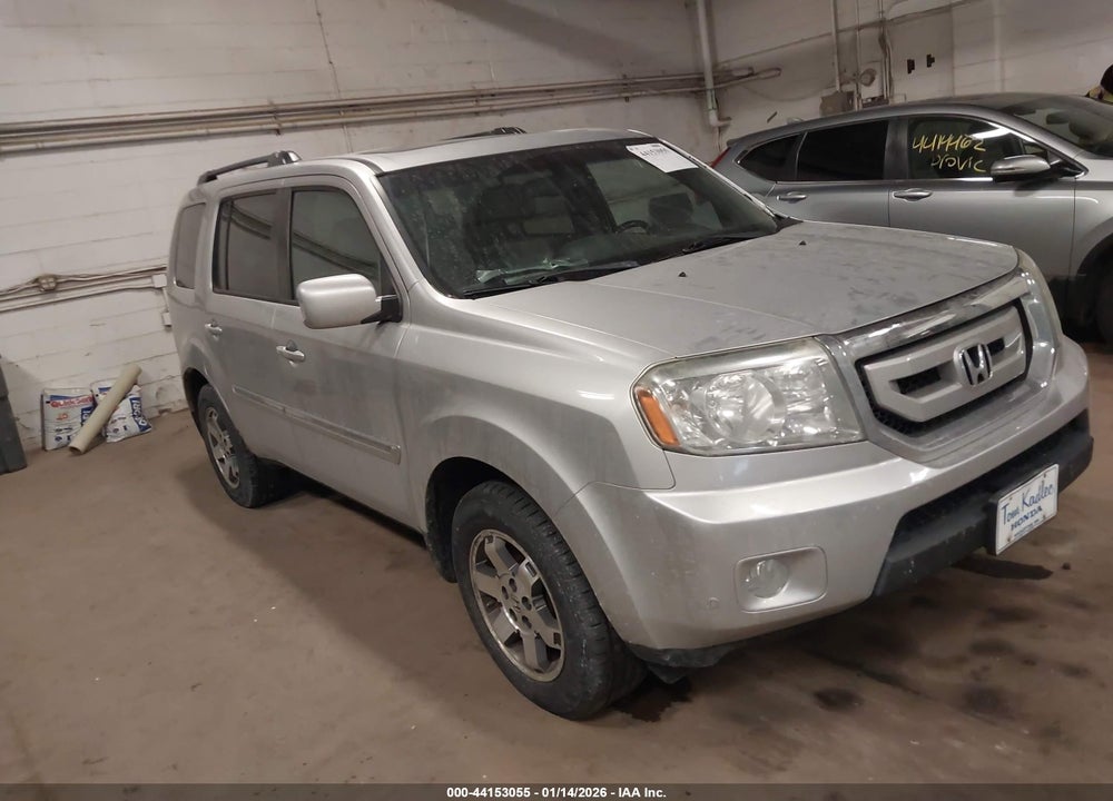 2011 HONDA PILOT TOURING VIN: 5FNYF4H92BB100603