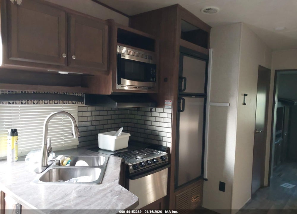 2018 HEARTLAND PIONEER SERIES M-320 VIN: 5SFPG3725JE348736