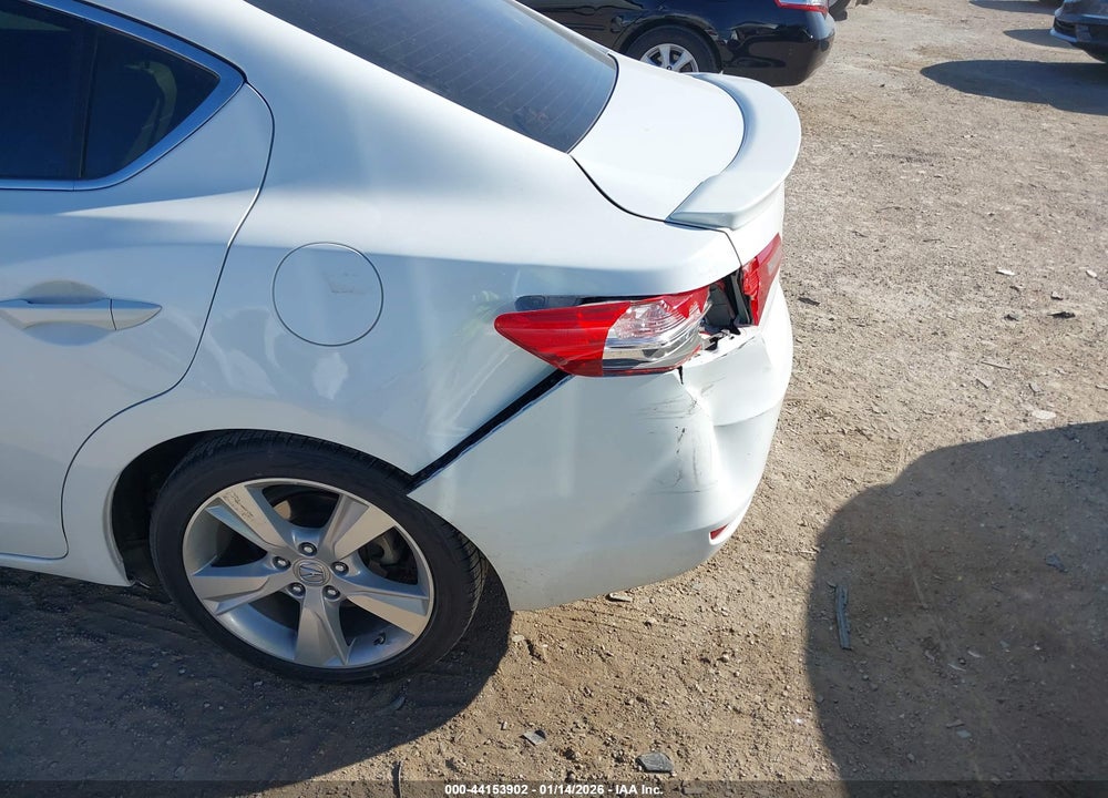 2013 ACURA ILX 2.0L VIN: 19VDE1F73DE016650