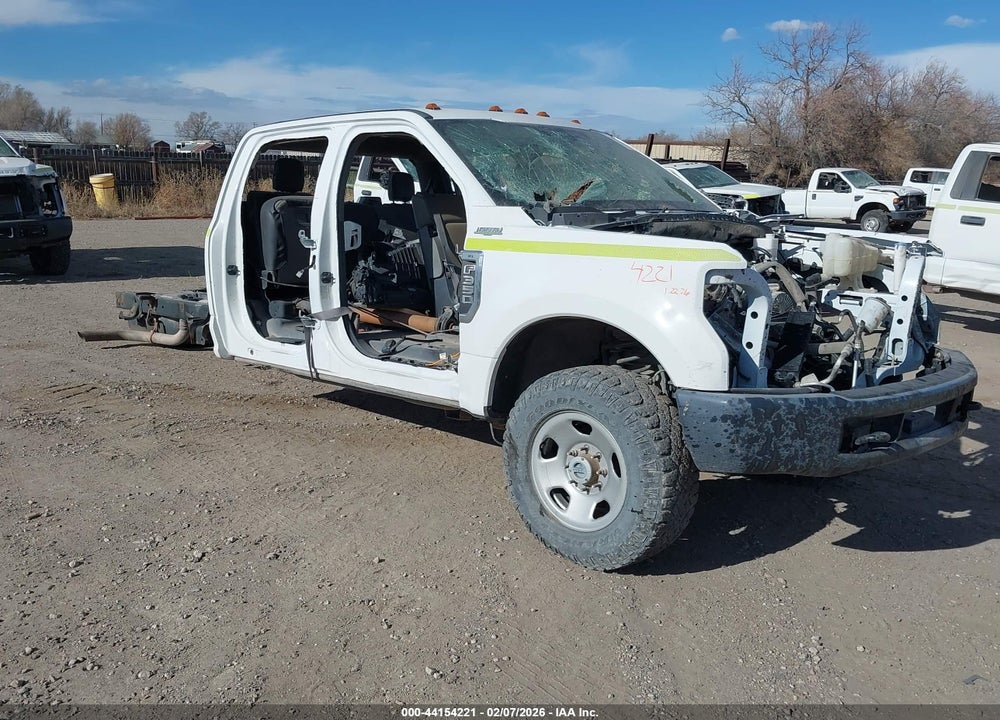 2018 FORD F-350 CHASSIS XL VIN: 1FD8W3F62JEC08735