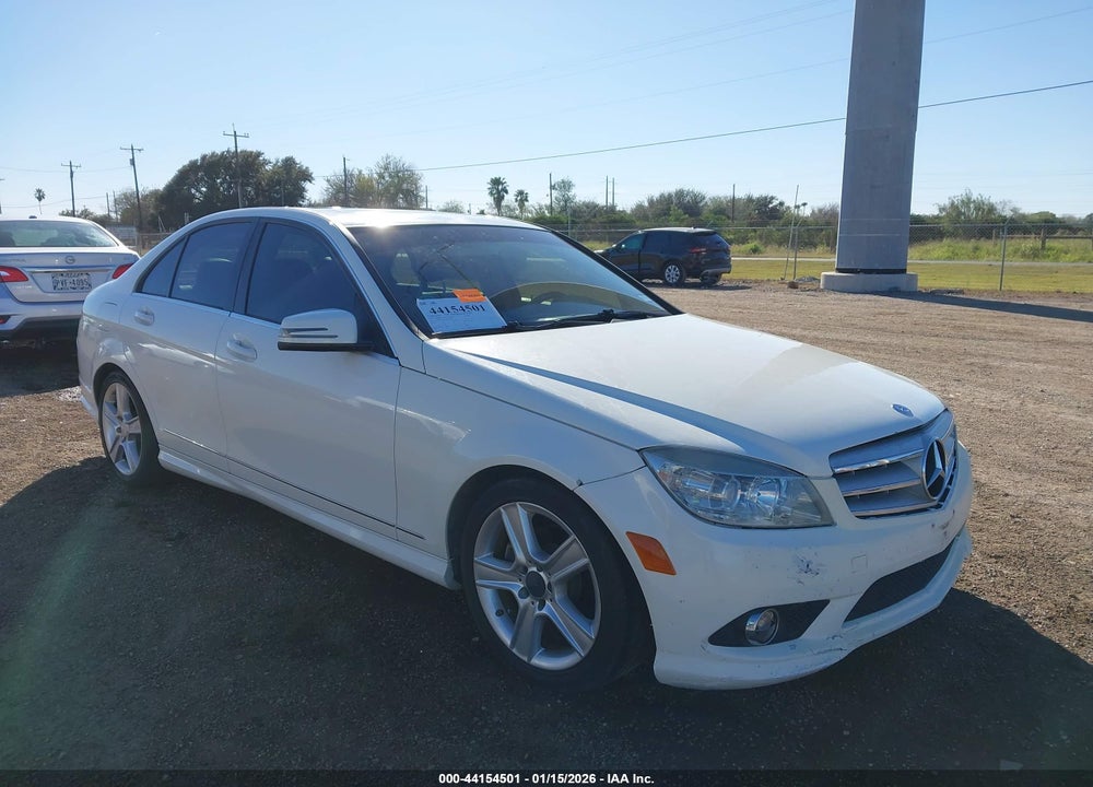 2010 MERCEDES-BENZ C 300 LUXURY/SPORT VIN: WDDGF5EB6AR092058