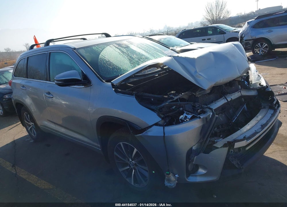 2018 TOYOTA HIGHLANDER XLE VIN: 5TDJZRFHXJS860403