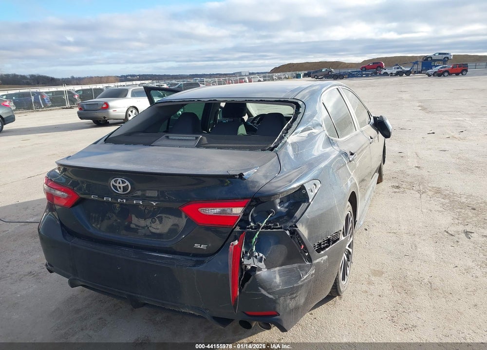 2018 TOYOTA CAMRY SE VIN: 4T1B11HK6JU638129