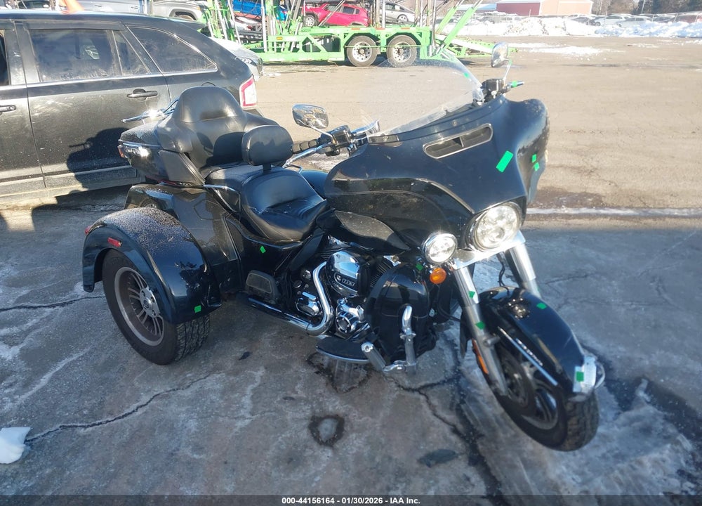 2016 HARLEY-DAVIDSON FLHTCUTG TRI GLIDE ULTRA VIN: 1HD1MAL31GB857767