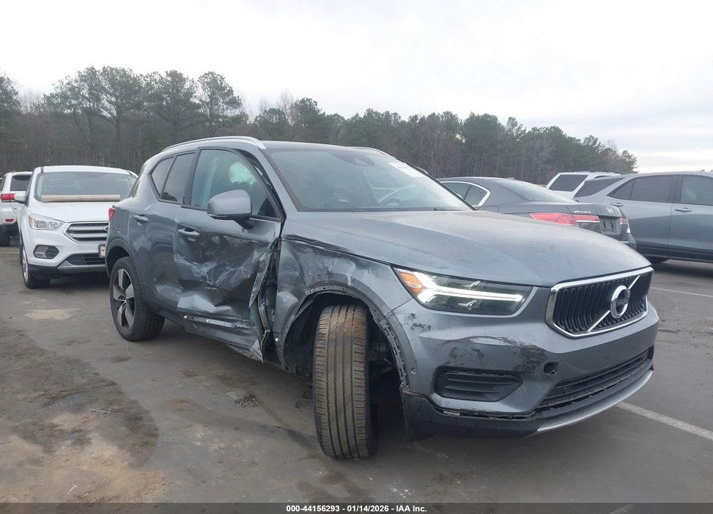 2019 VOLVO XC40 T5 MOMENTUM VIN: YV4162UK8K2047193