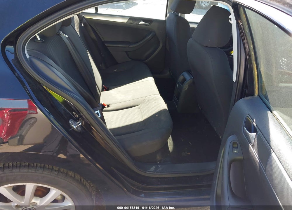 2015 VOLKSWAGEN JETTA 1.8T SE VIN: 3VWD17AJ9FM334058