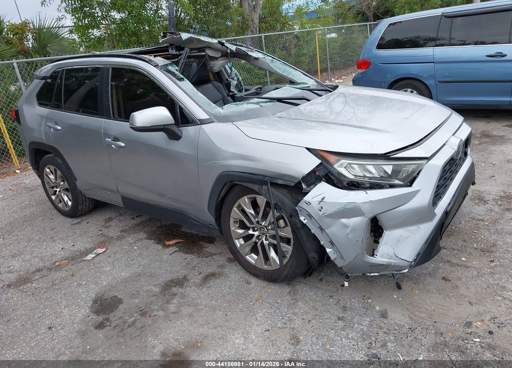 2019 TOYOTA RAV4 XLE PREMIUM VIN: JTMC1RFV6KD008309